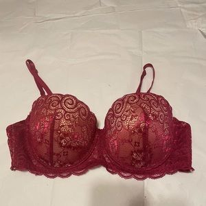 NWOT Beautiful Lace Raspberry Colored Push Up Bra